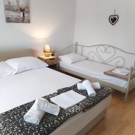 Apartments"Nika" With Private Pool Galovac  المظهر الخارجي الصورة