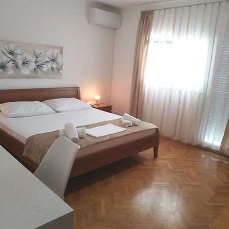Apartments"Nika" With Private Pool Galovac  المظهر الخارجي الصورة