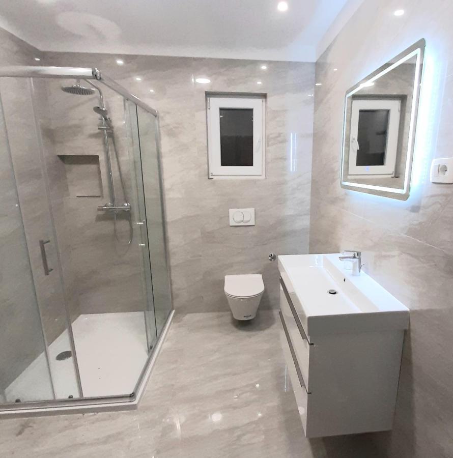 Apartments"Nika" With Private Pool Galovac  المظهر الخارجي الصورة