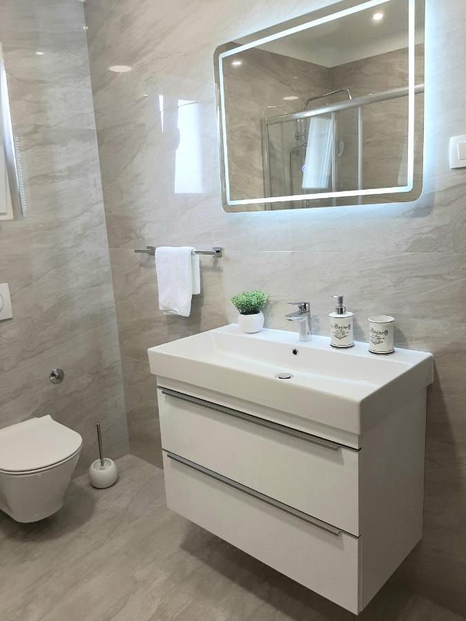 Apartments"Nika" With Private Pool Galovac  المظهر الخارجي الصورة
