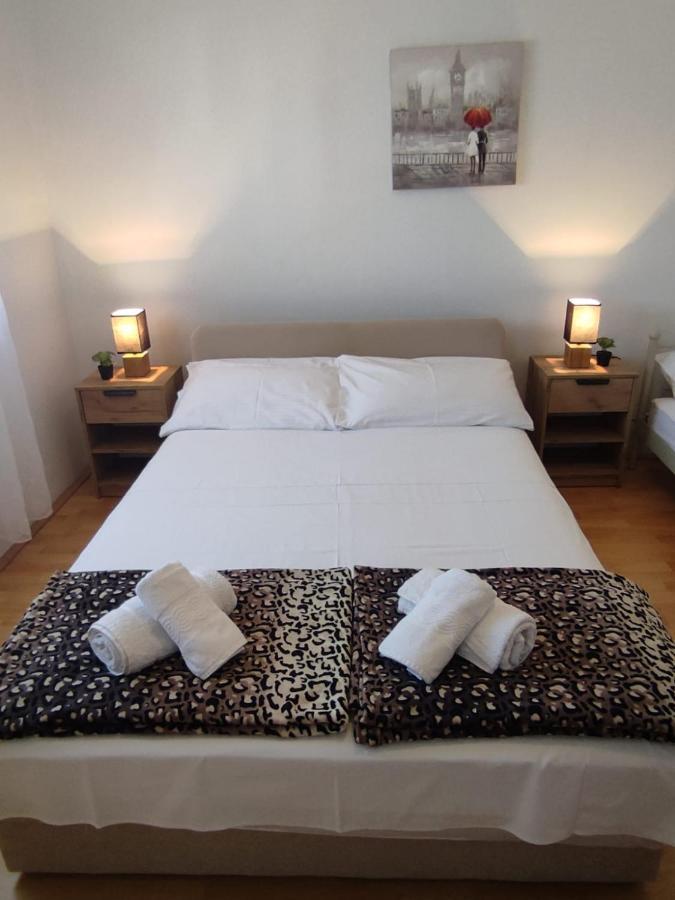 Apartments"Nika" With Private Pool Galovac  المظهر الخارجي الصورة
