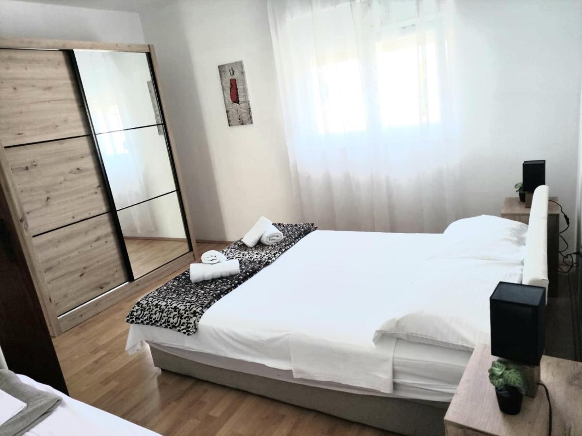 Apartments"Nika" With Private Pool Galovac  المظهر الخارجي الصورة