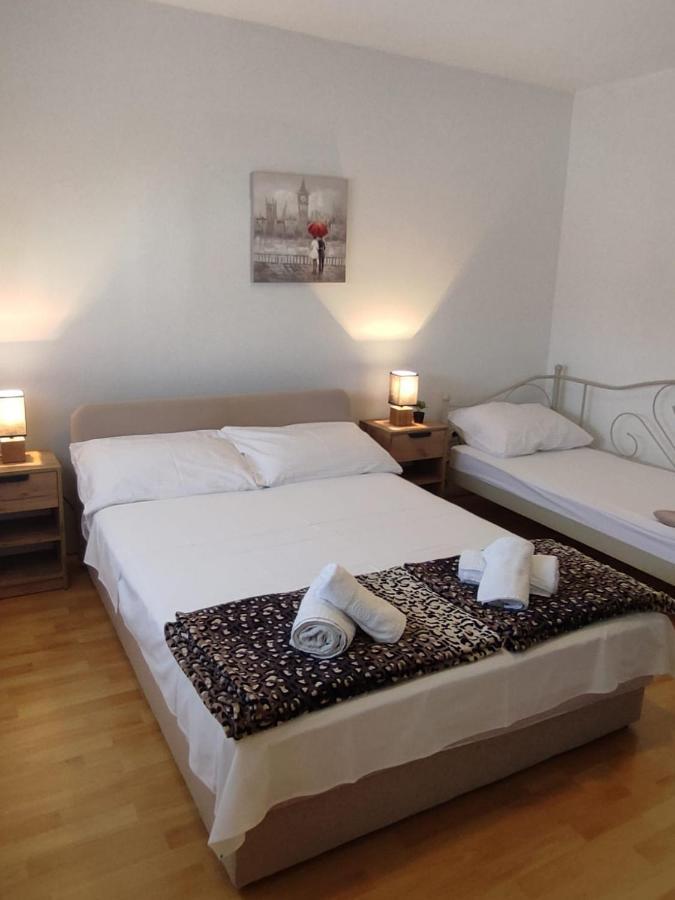 Apartments"Nika" With Private Pool Galovac  المظهر الخارجي الصورة
