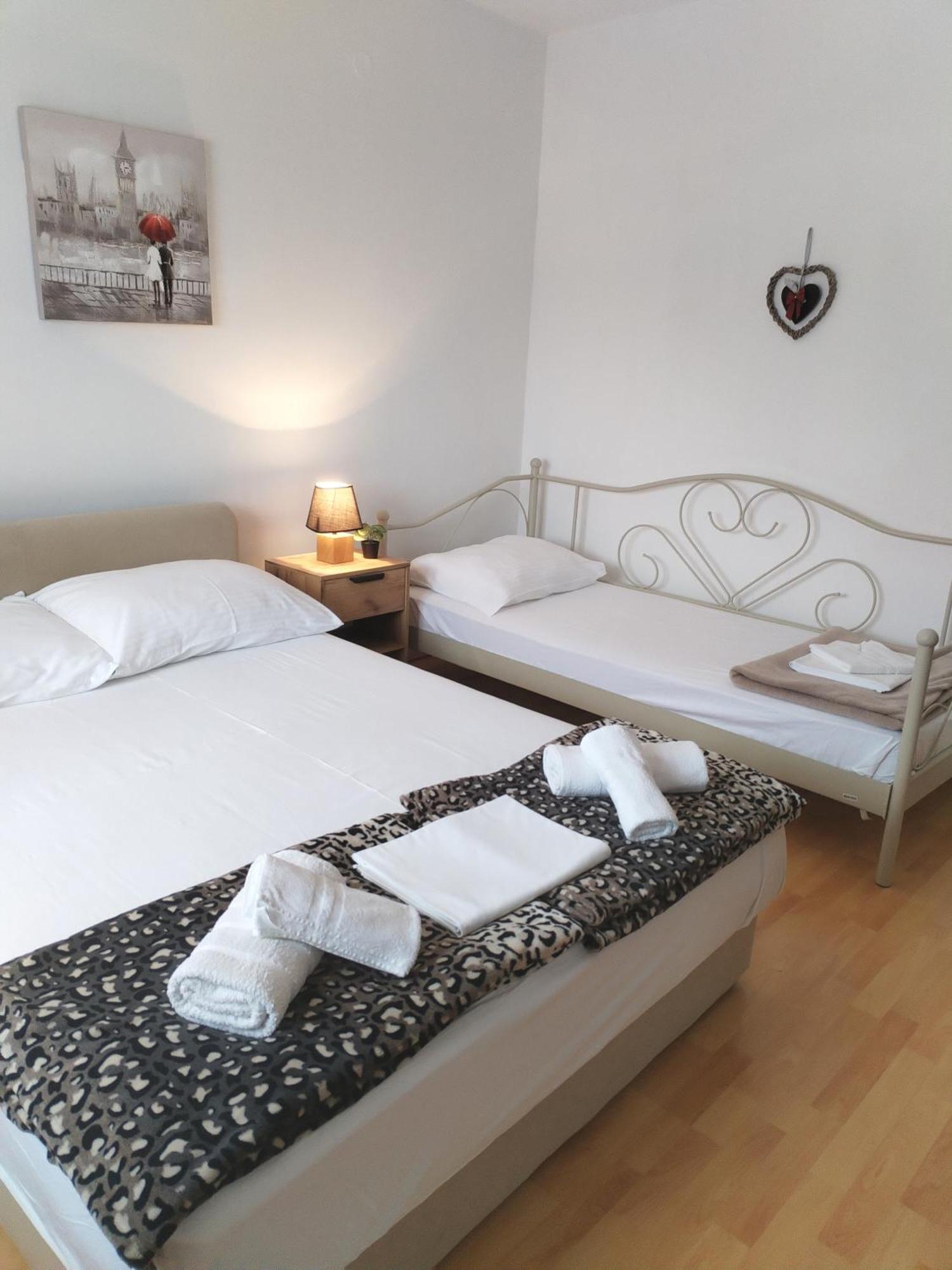 Apartments"Nika" With Private Pool Galovac  المظهر الخارجي الصورة