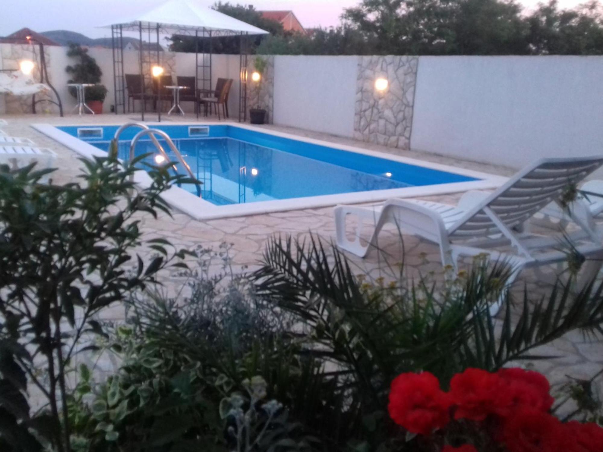 Apartments"Nika" With Private Pool Galovac  المظهر الخارجي الصورة