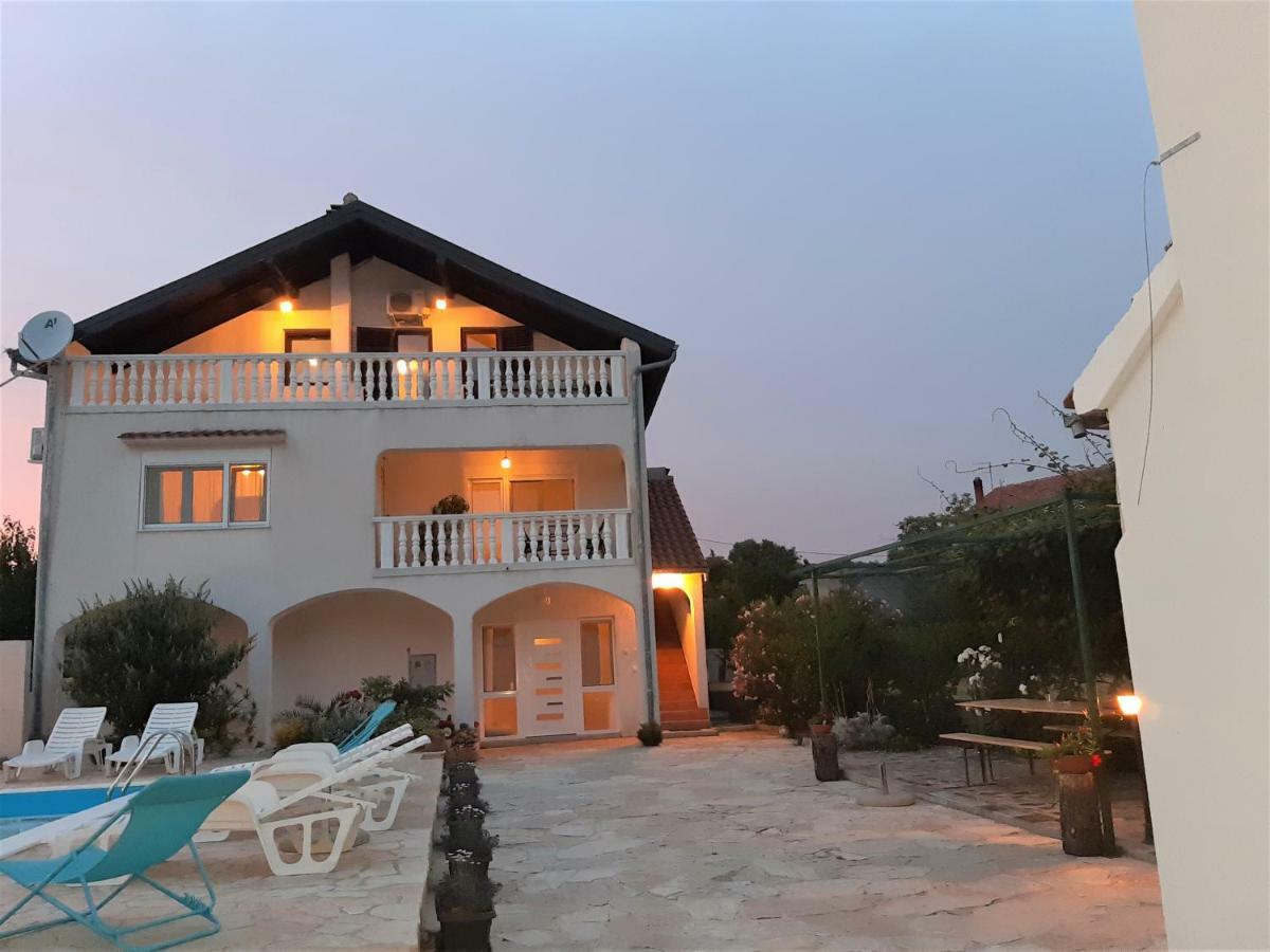 Apartments"Nika" With Private Pool Galovac  المظهر الخارجي الصورة
