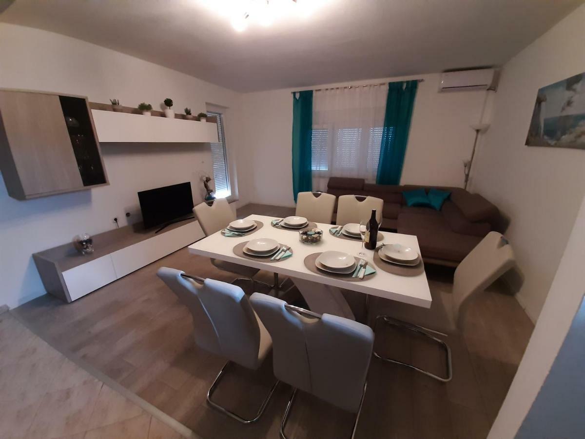 Apartments"Nika" With Private Pool Galovac  المظهر الخارجي الصورة
