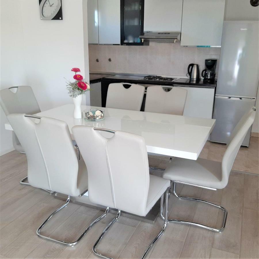 Apartments"Nika" With Private Pool Galovac  المظهر الخارجي الصورة