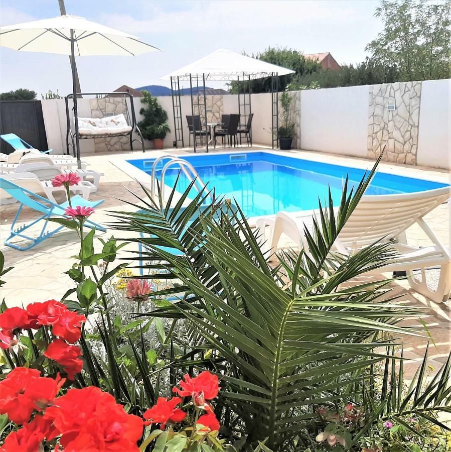 Apartments"Nika" With Private Pool Galovac  المظهر الخارجي الصورة