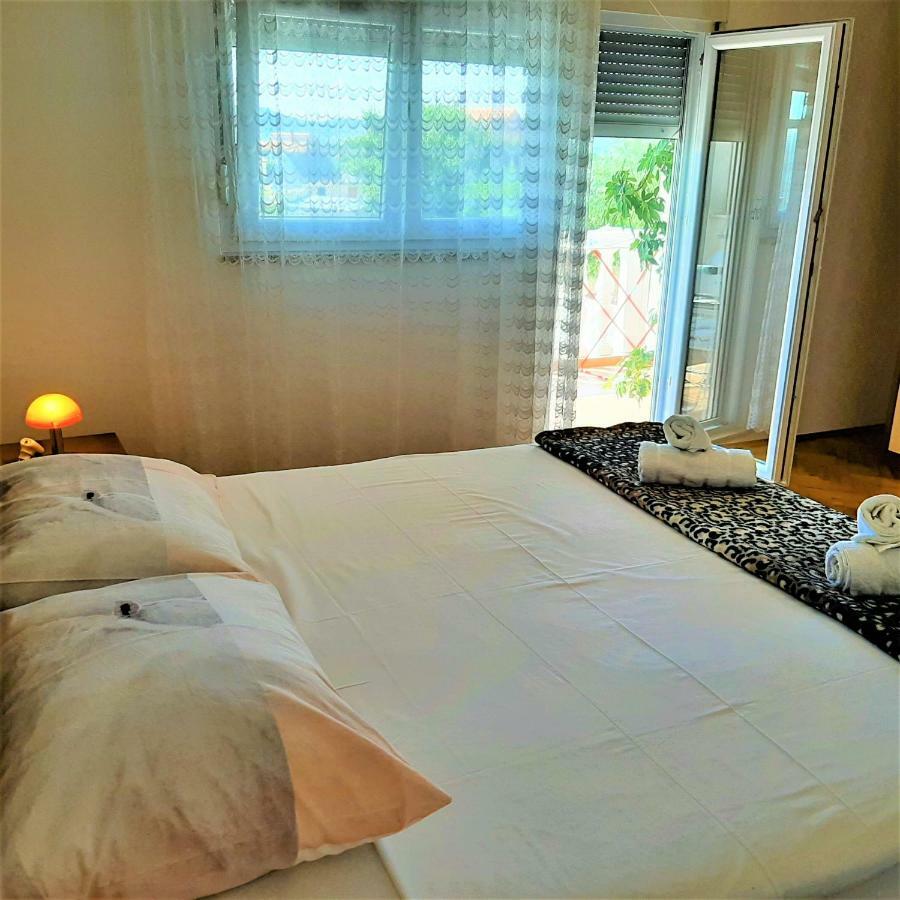Apartments"Nika" With Private Pool Galovac  المظهر الخارجي الصورة