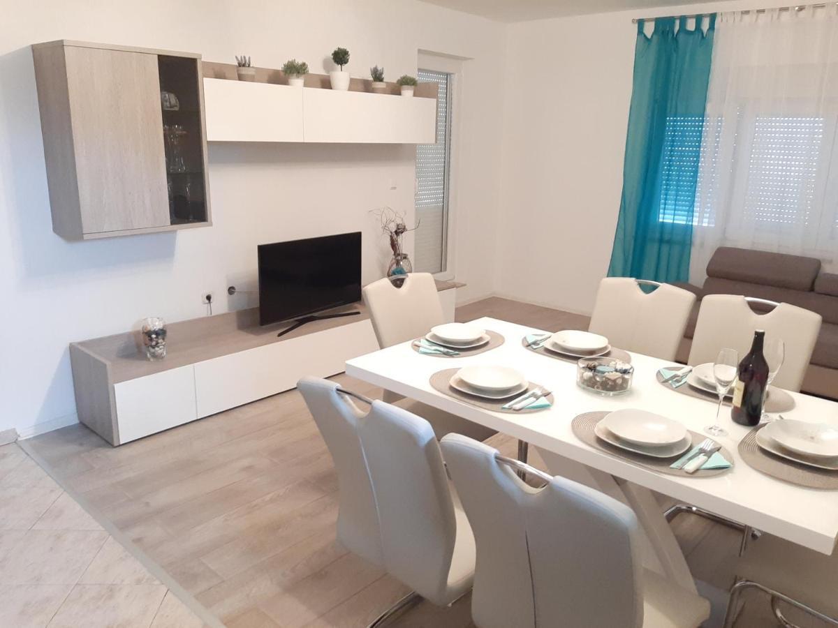 Apartments"Nika" With Private Pool Galovac  المظهر الخارجي الصورة